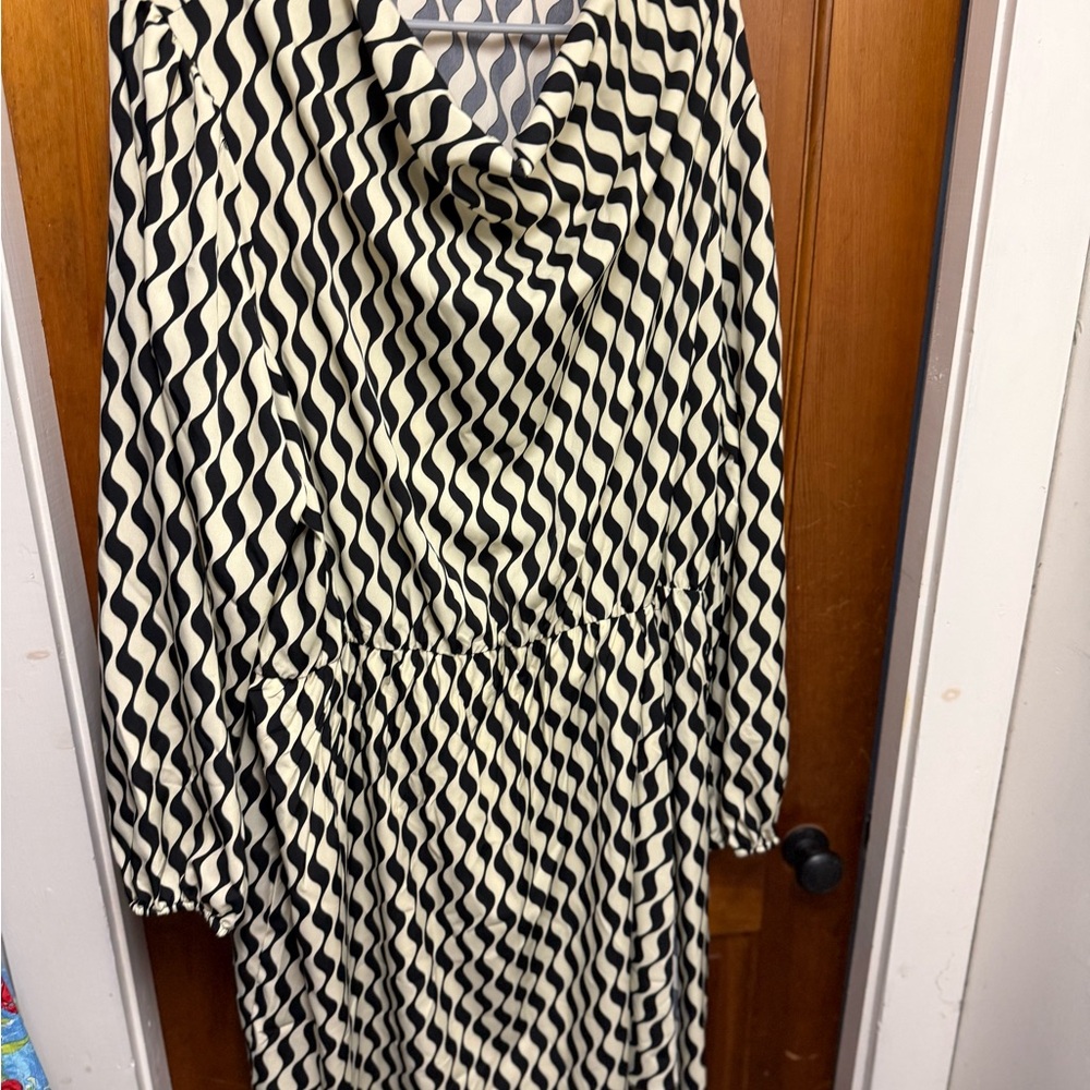 Elegant Black and White Patterned Dress by Curvzy size 22